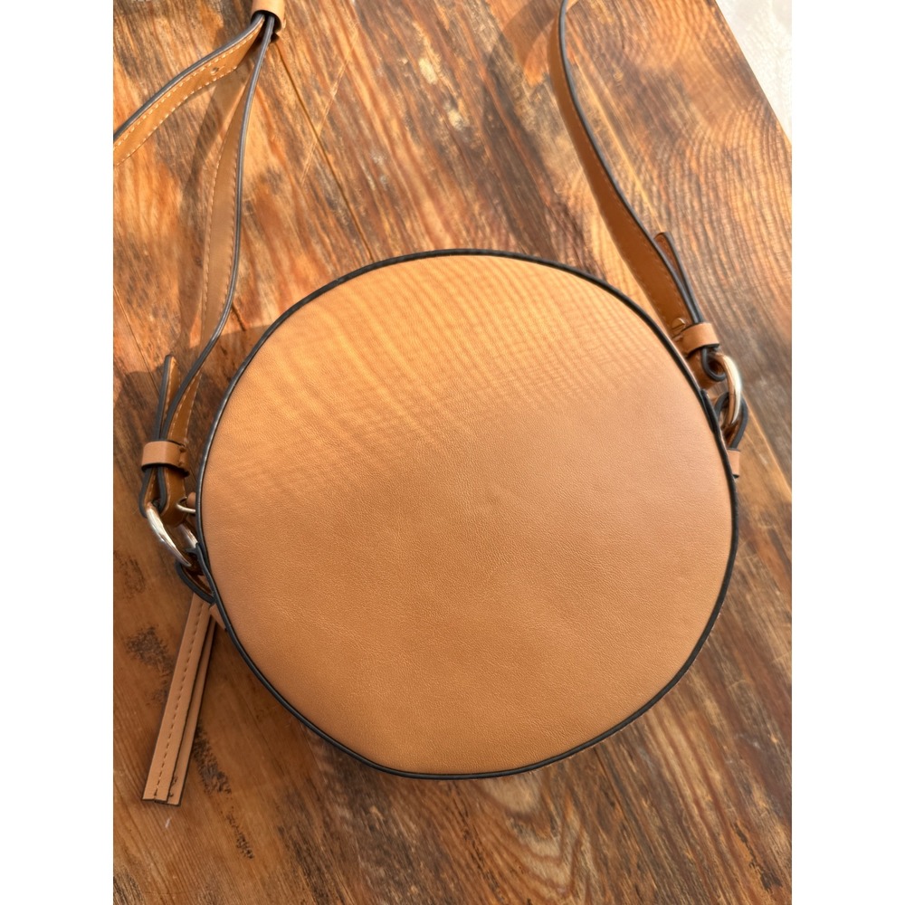 GAP Round Crossbody Bag Purse‎ Faux Leather Tan Adjustable Strap Chic
